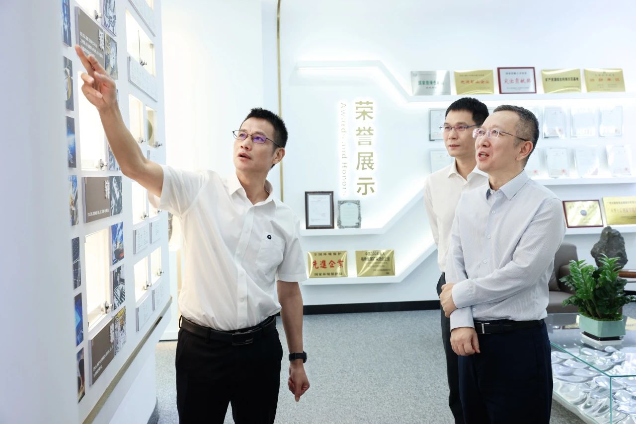廣西證監(jiān)局黨委書記、局長戴欽公一行到華錫有色調(diào)研指導(dǎo)